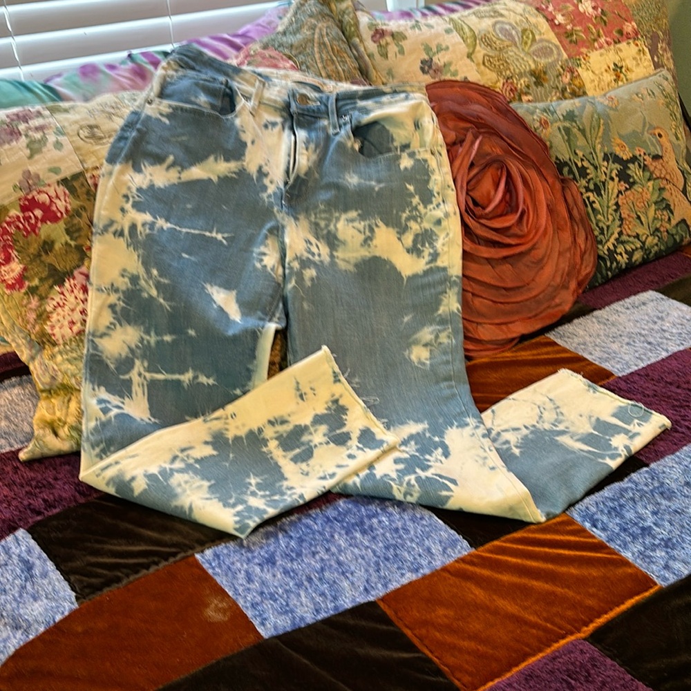 Cool tie dyed Levi’s skinnies